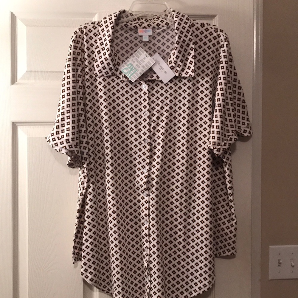 NWT LULAROE Charlie Top